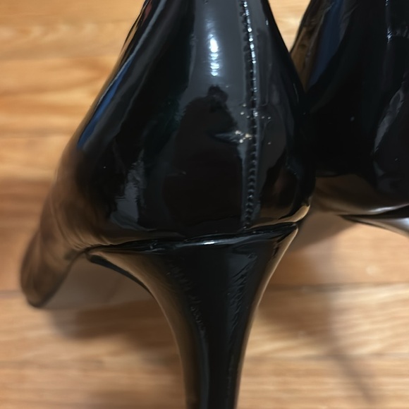 3 for $30 👡Adrienne vittadini scallop edged heels - Picture 4 of 4